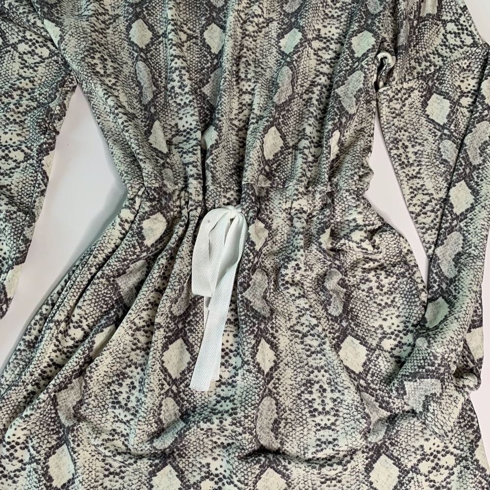 Gray Animal Snake Cinch Waist LoungeWear Dress Sz - Picture 4 of 5